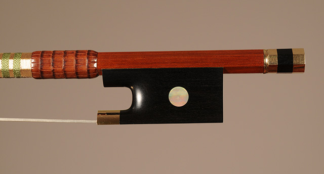 Gold Violin Grand Prix Bow - frog