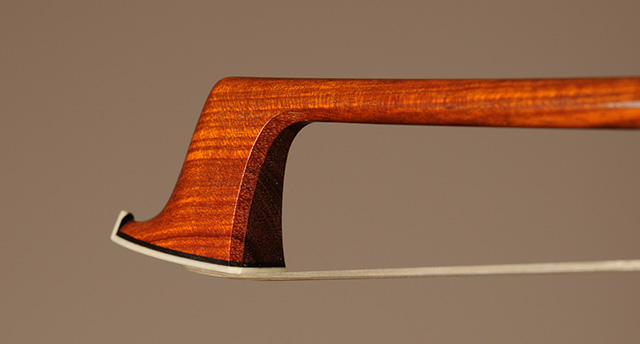 Gold Violin Grand Prix Bow - head